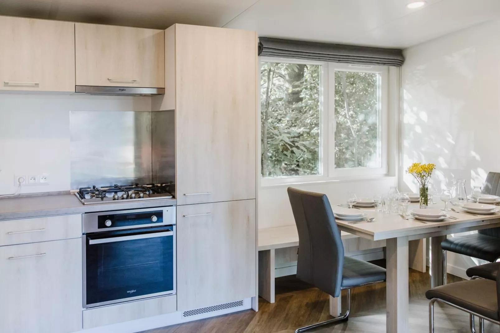 Lark-Dining room