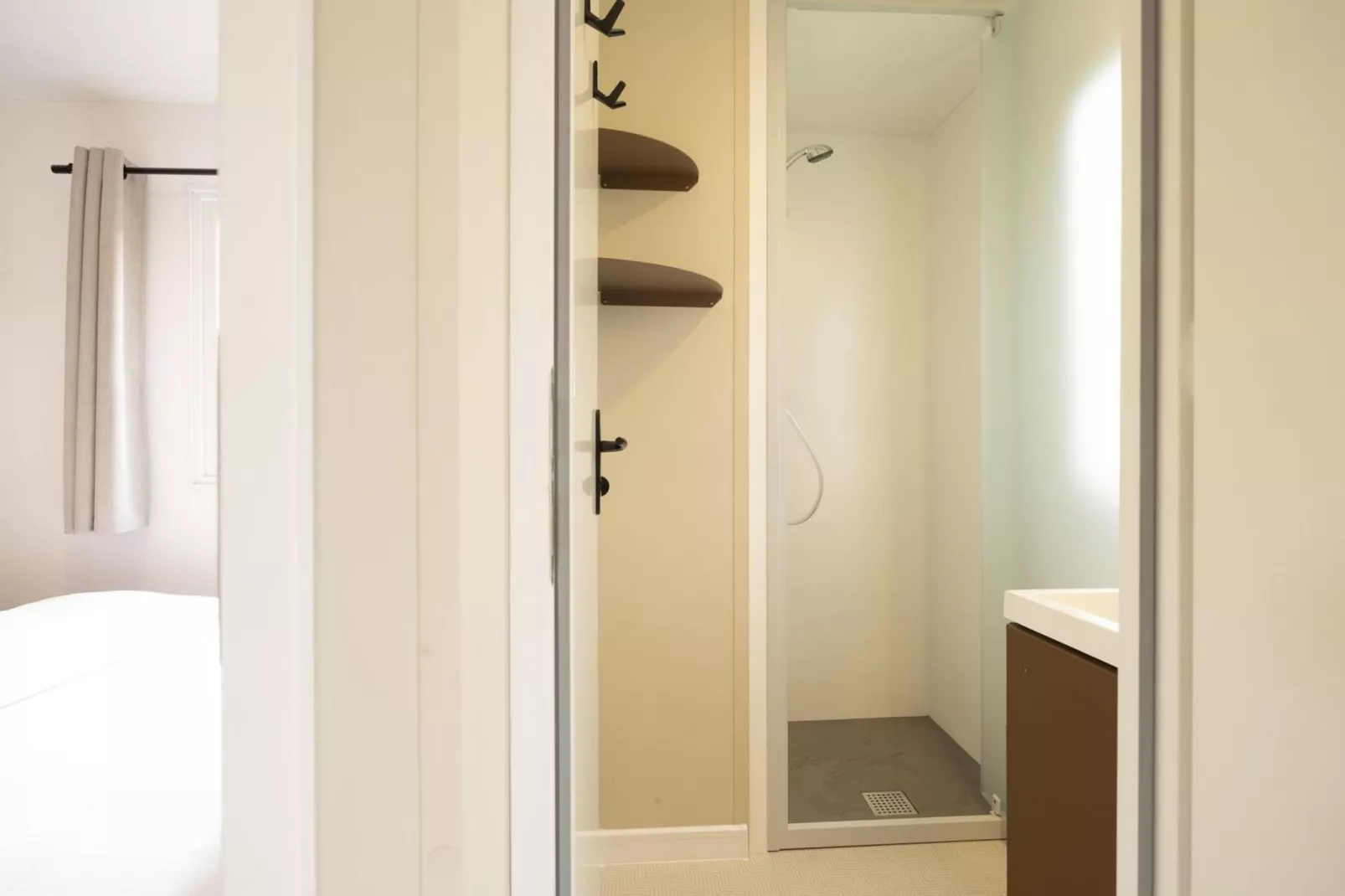 Super Cordelia-Bathroom