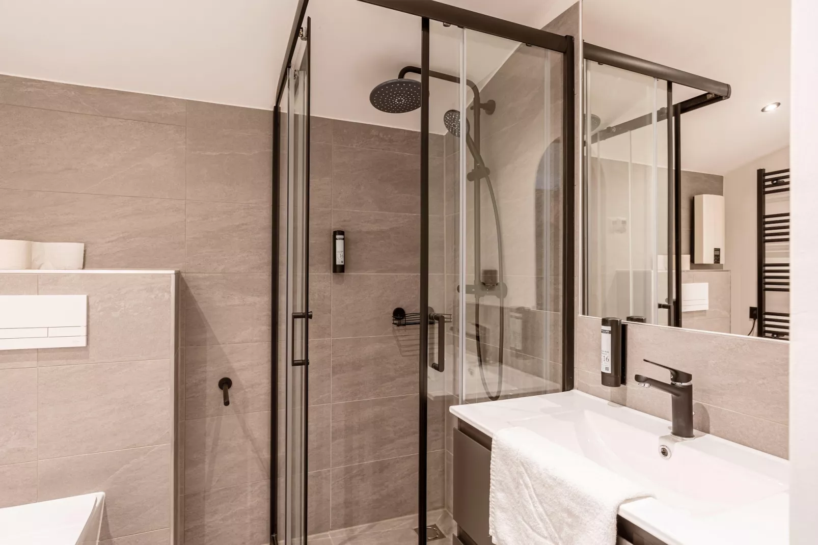 Saalbach Suite 7-Bathroom