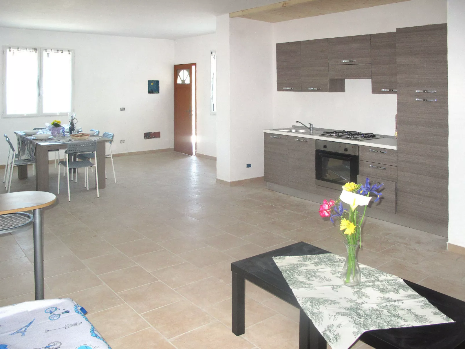 Pia (PRE173)-Inside