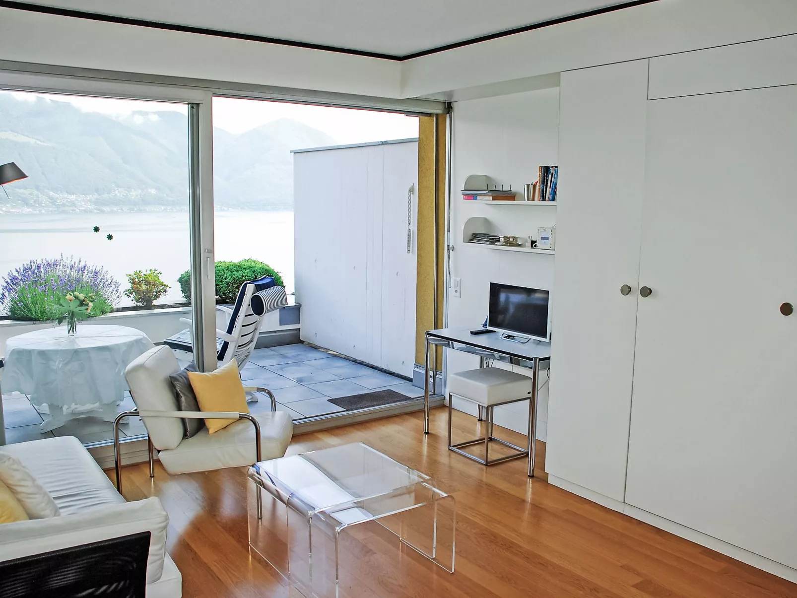 Lakeview App. 603-Inside
