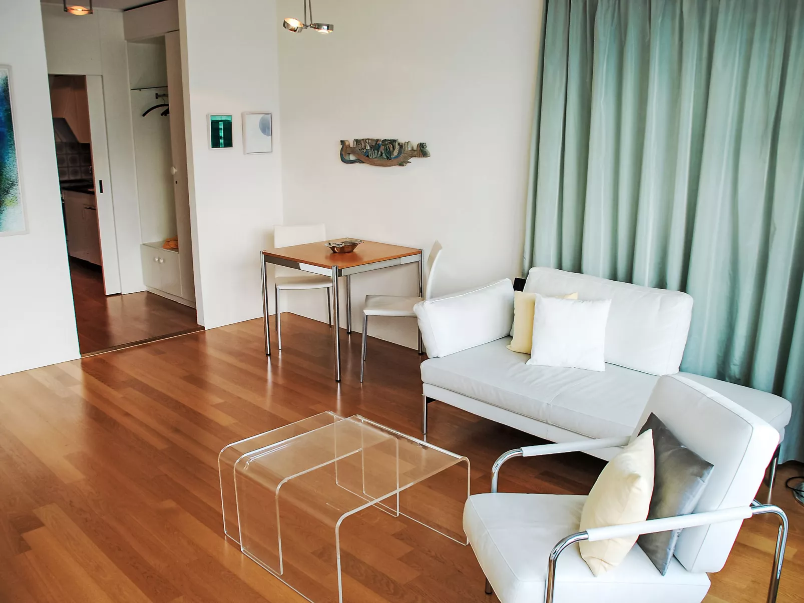 Lakeview App. 603-Inside