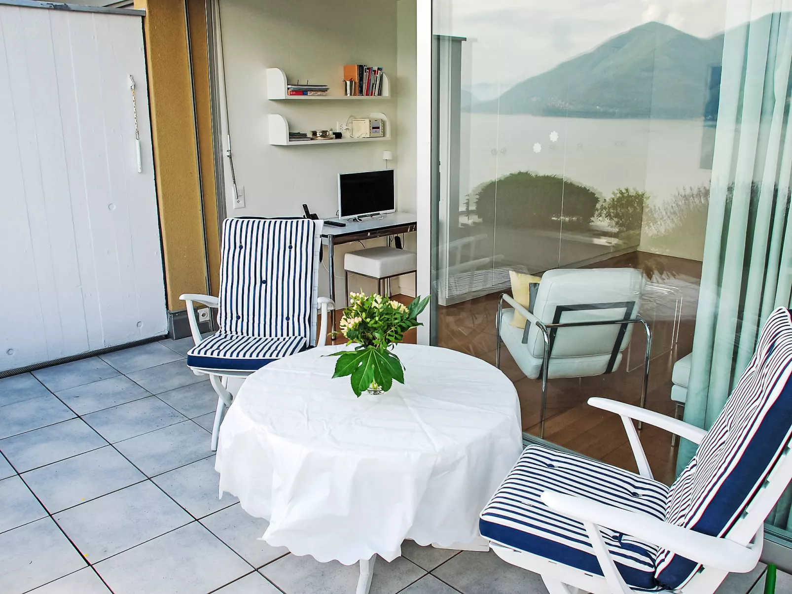 Lakeview App. 603-Inside