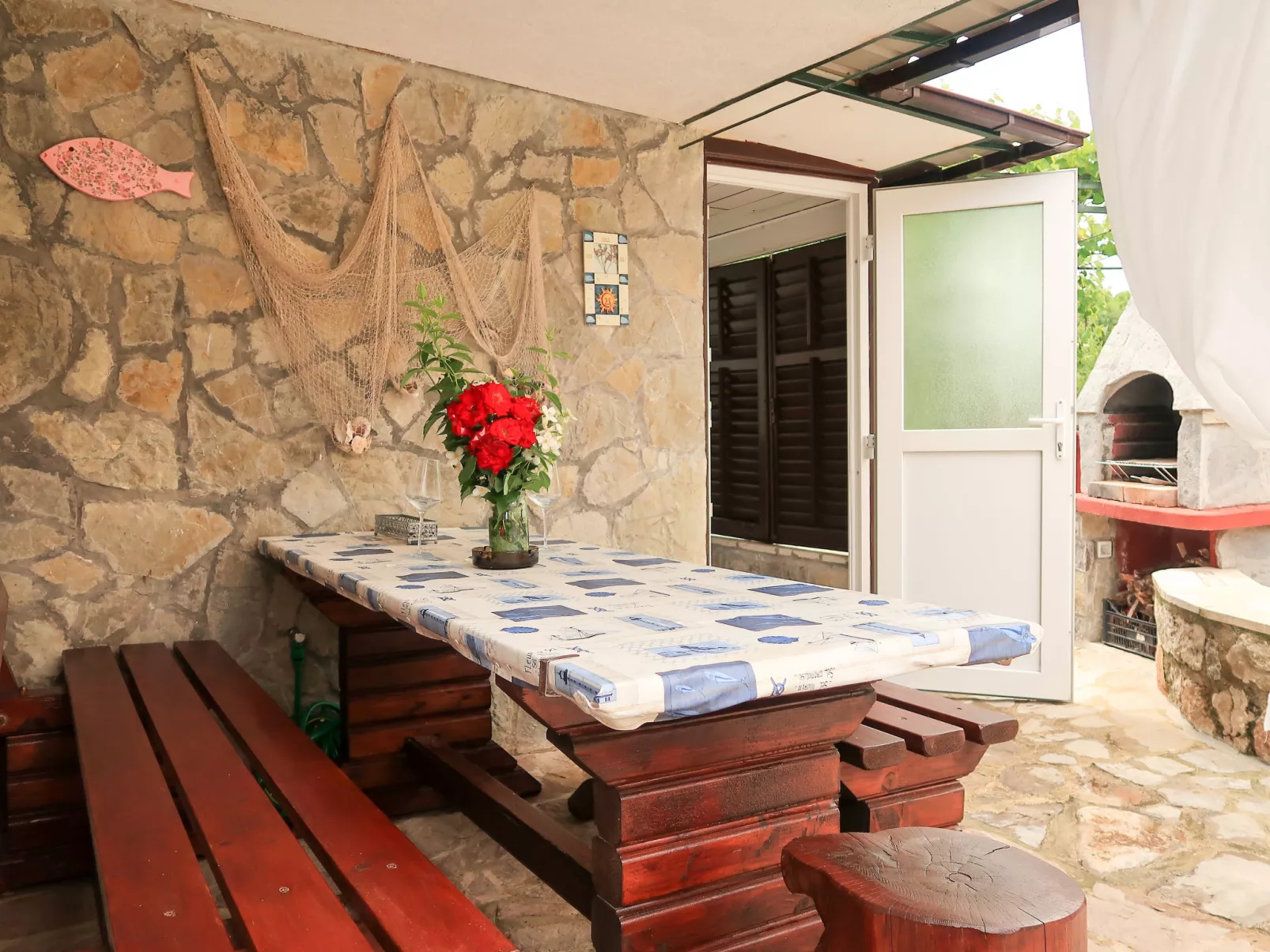 Margeta (KRK245)-Outside