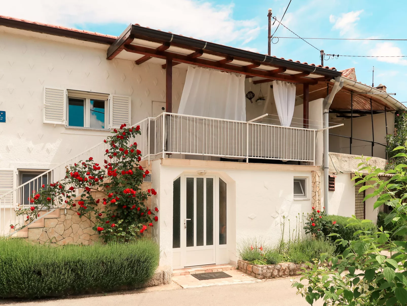 Margeta (KRK245)-Outside