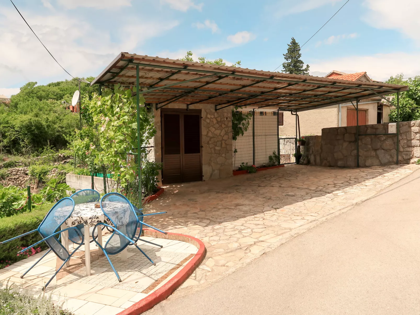 Margeta (KRK245)-Outside