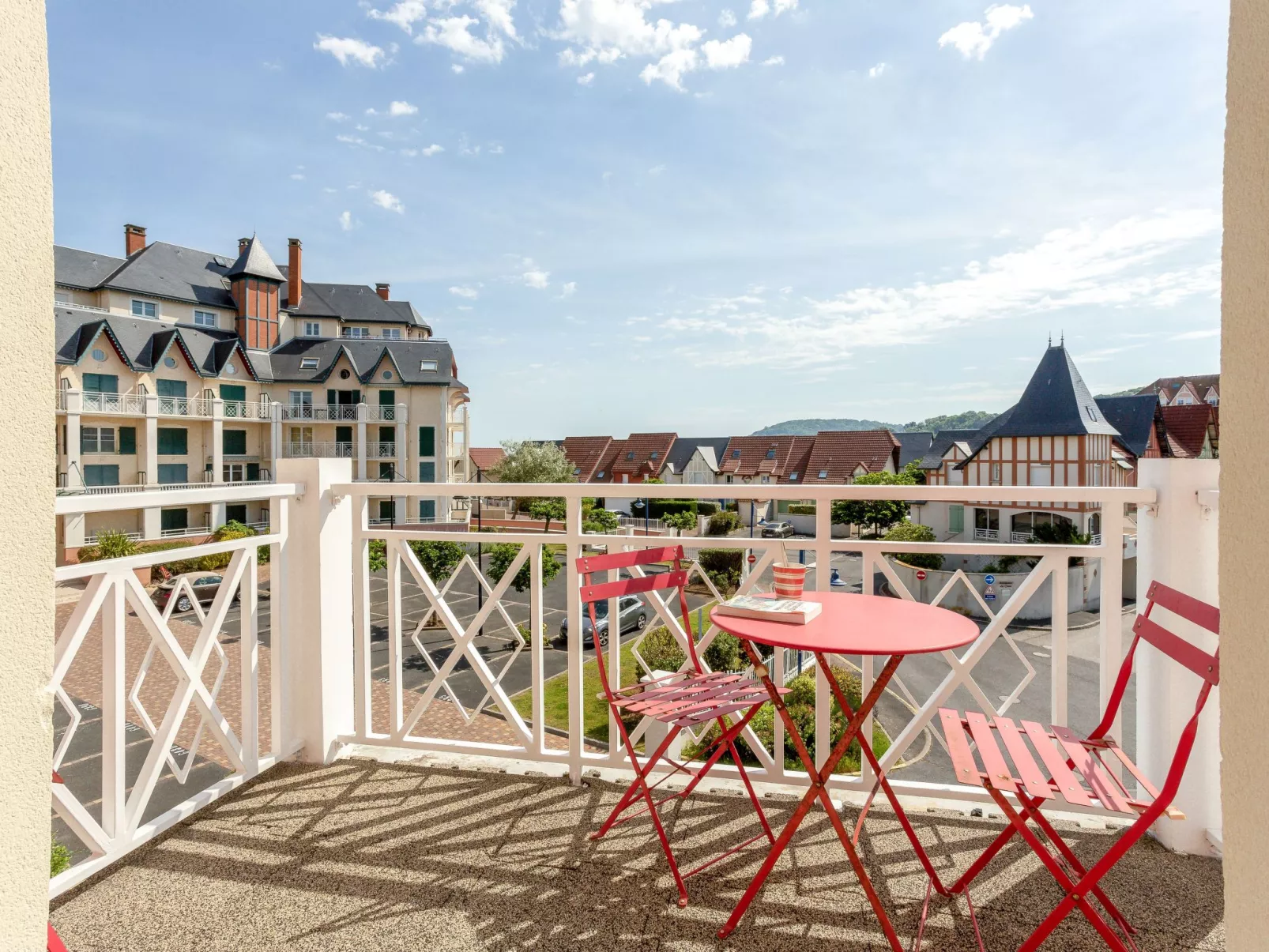 Le Manoir-Outside