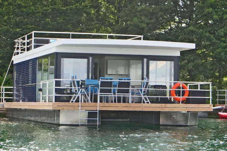 Floating 44 / Boot 2 / 3 Personen-Exterior summer