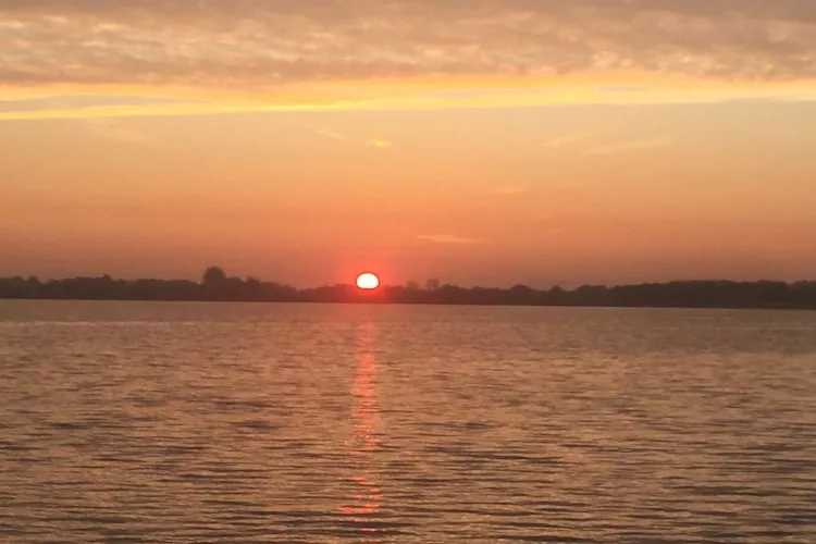 Floating 44 / Boot 4 / 2 Personen-Gebiete Sommer 1 km