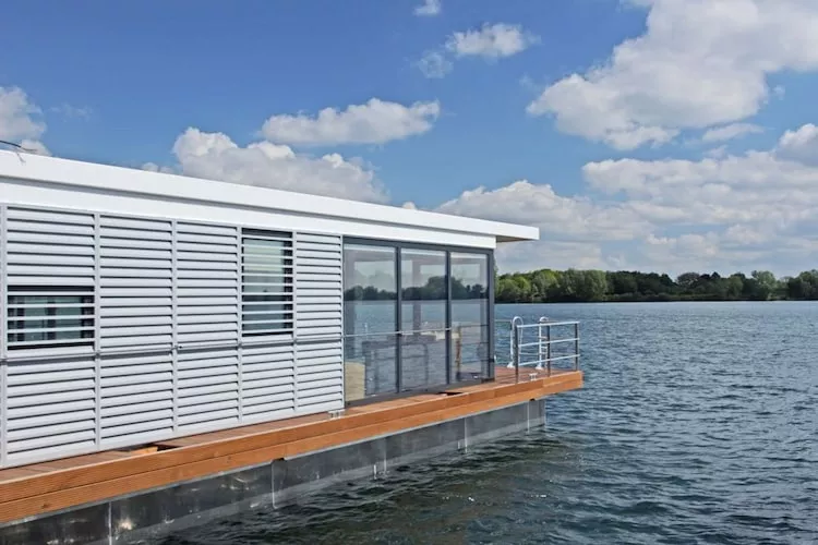 Floating 44 / Boot 4 / 3 Personen-Exterior summer