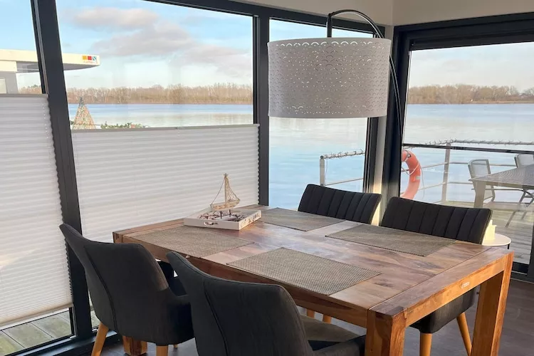 Floating 44 / Boot 4 / 3 Personen-Exterior summer