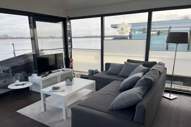 Floating 44 / Boot 4 / 3 Personen-Exterior summer