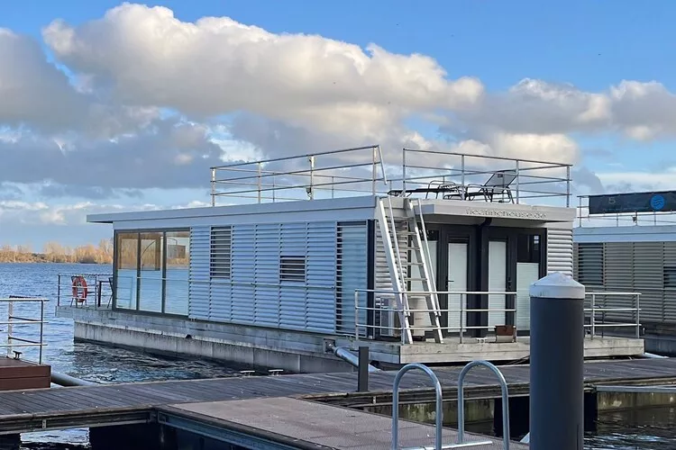 Floating 44 / Boot 4 / 4 Personen-Exterior summer