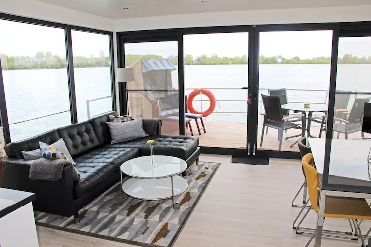 Floating 44 / Boot 5 / 4 Personen-Exterior summer