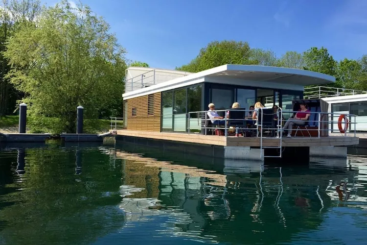 Floating 44 / Boot 5 / 4 Personen-Exterior summer