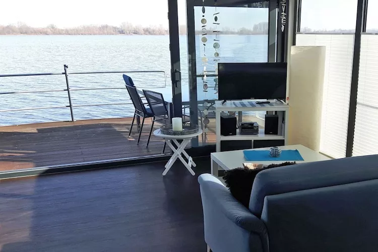 Floating 44 / Boot 7 / 4 Personen-Exterior summer
