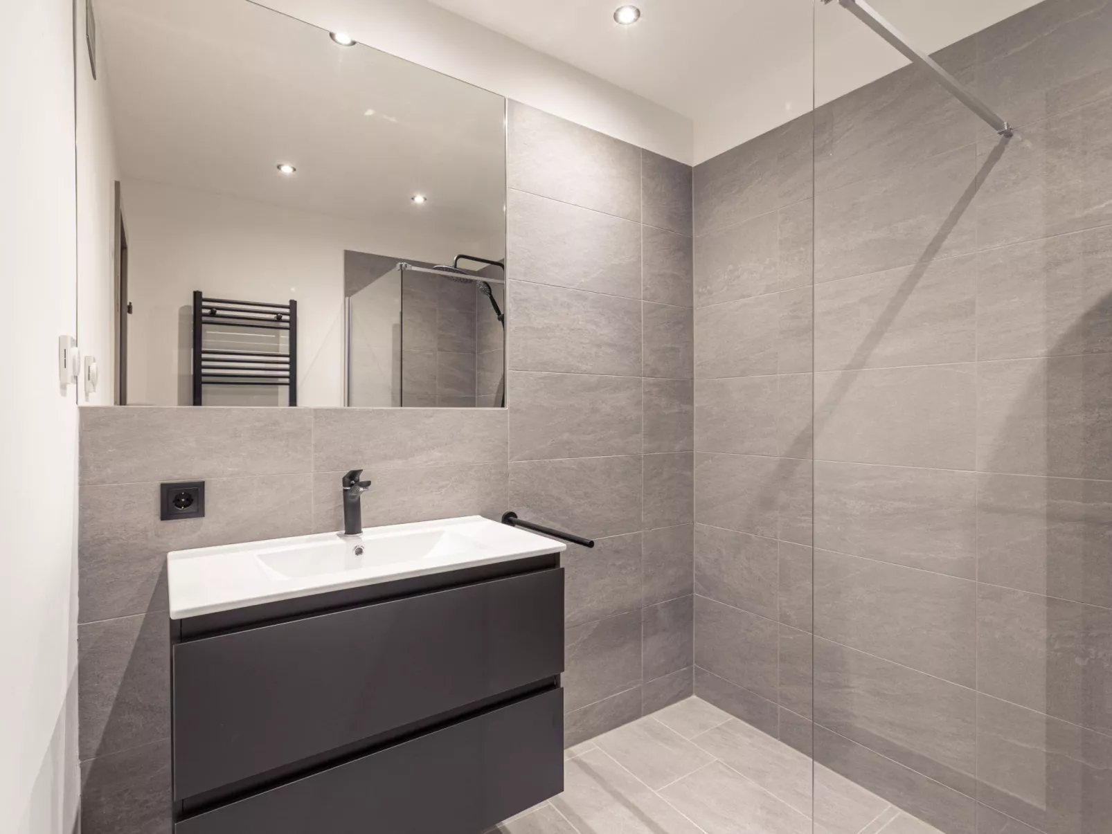 Juniorsuite bis zu 4 P &Wellnessbereich-Inside