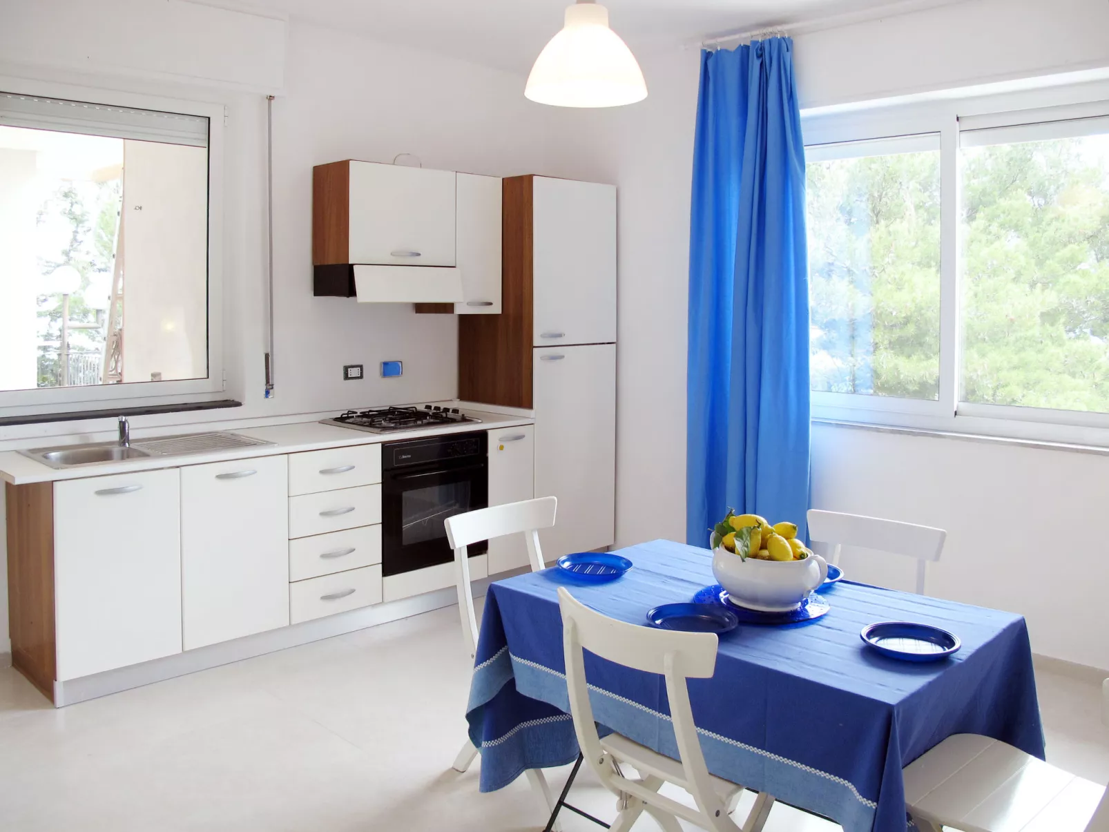 Blu Mediterraneo (PGI210)-Dedans