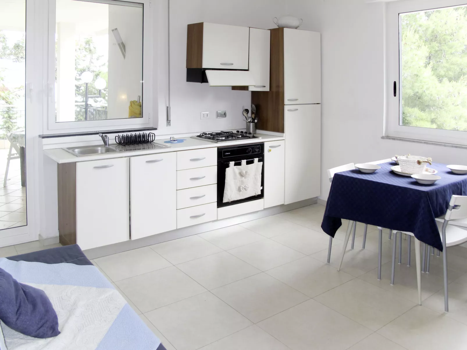 Blu Mediterraneo (PGI210)-Dedans