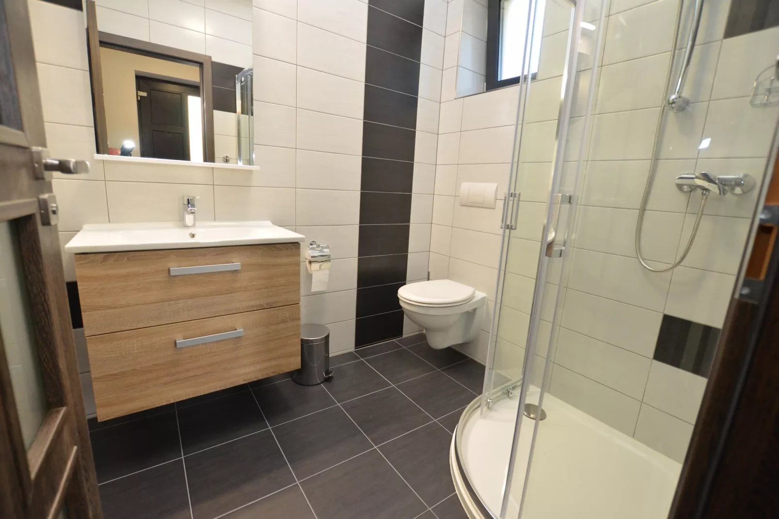 Simon-Bathroom