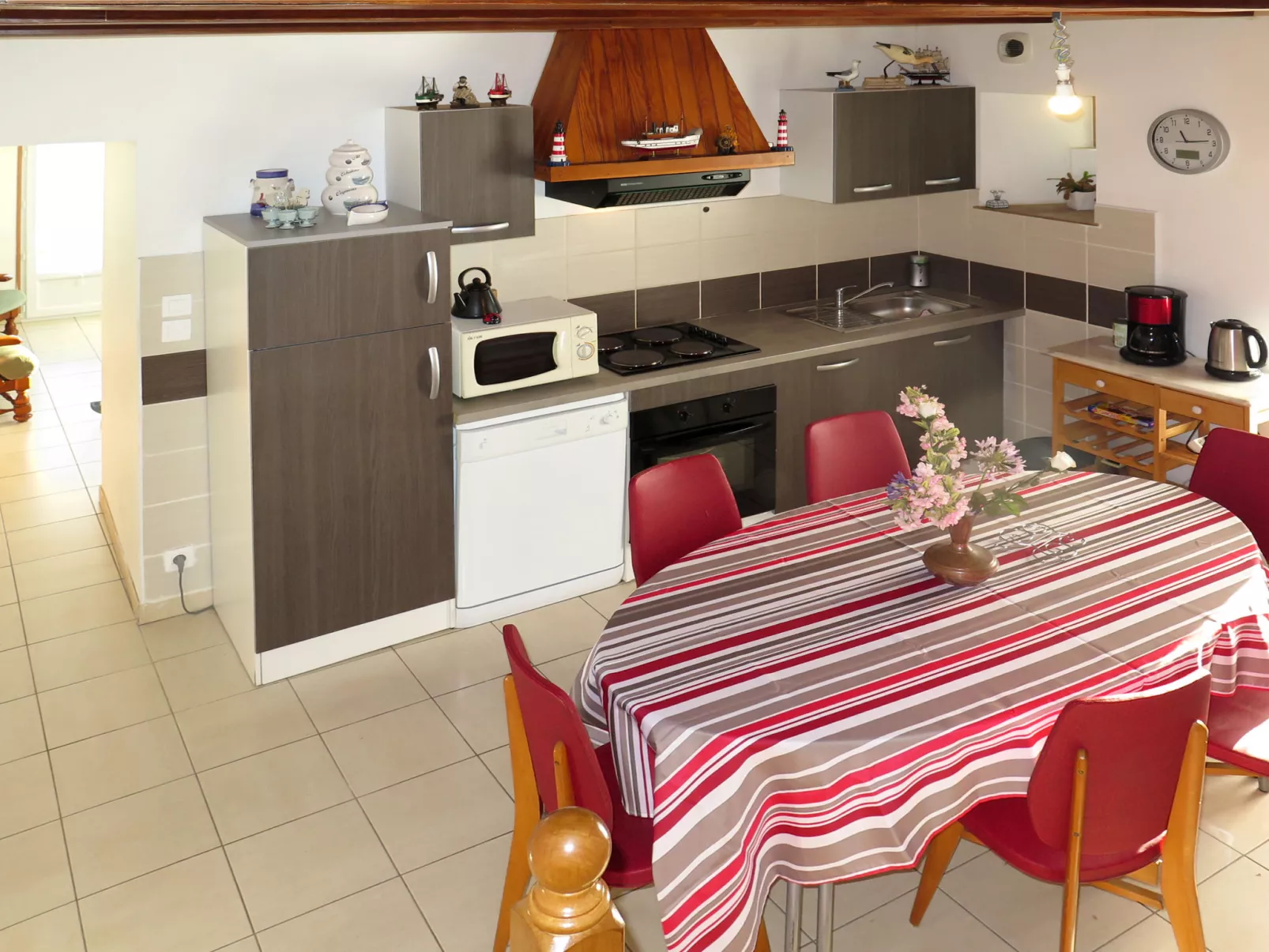 Chez Yvonne-Inside