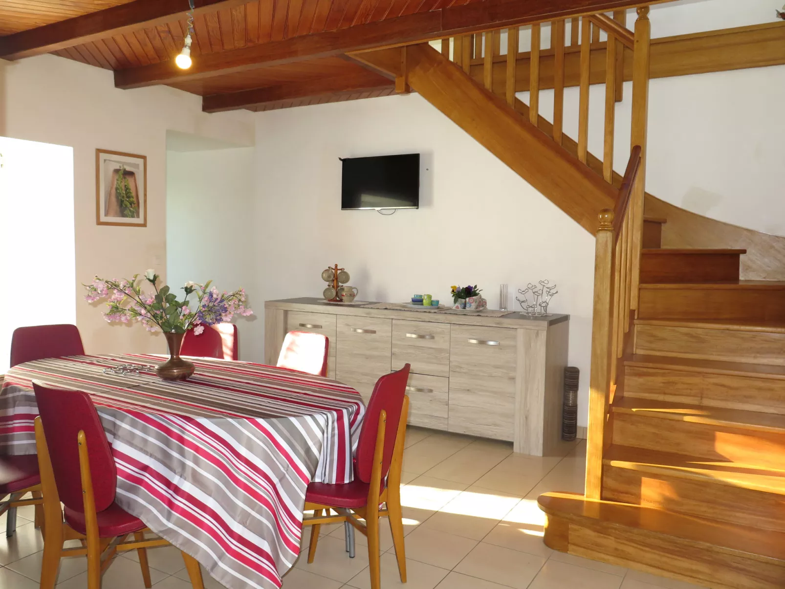 Chez Yvonne-Inside
