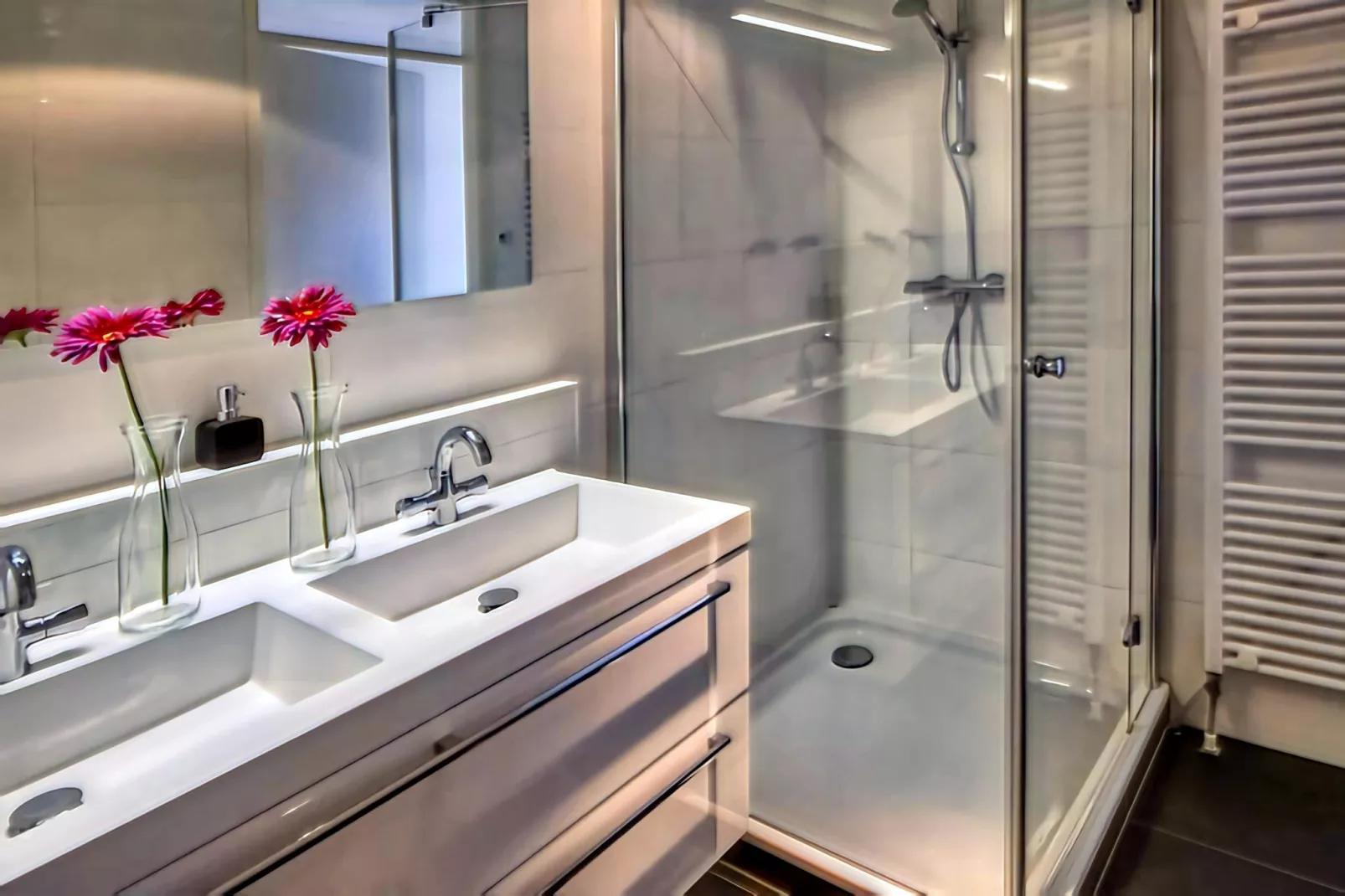Scheveningen Harbour 10B-Bathroom