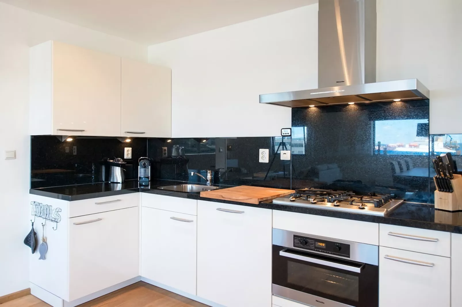 Scheveningen Harbour 36-Kitchen