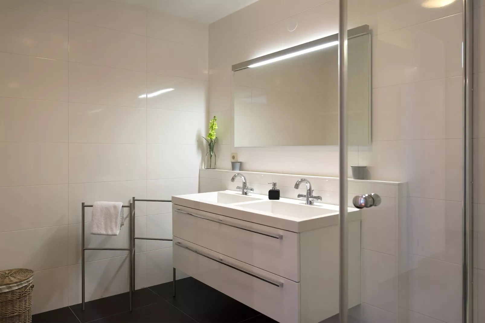 Scheveningen Harbour 36-Bathroom