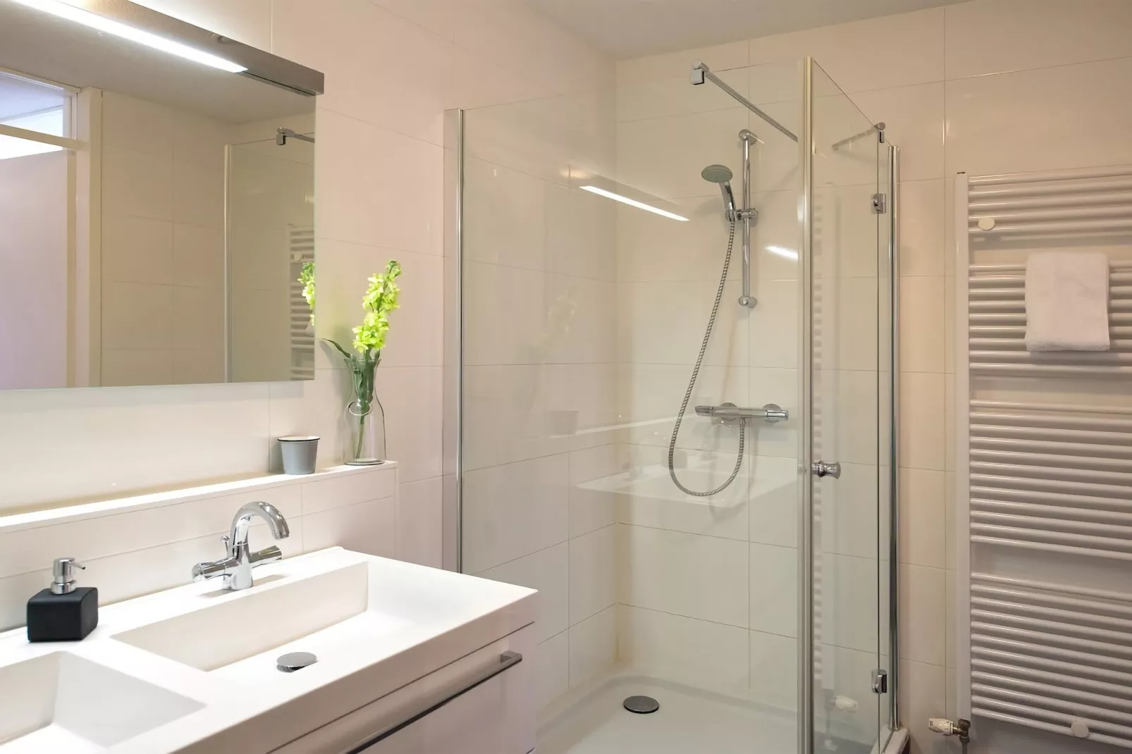 Scheveningen Harbour 36-Bathroom