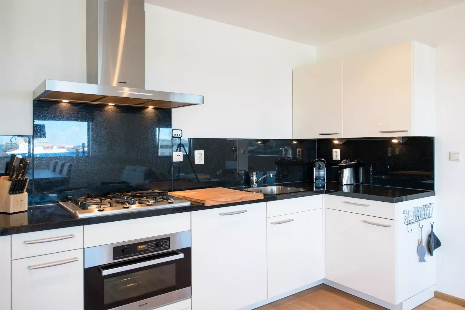 Scheveningen Harbour 36-Kitchen