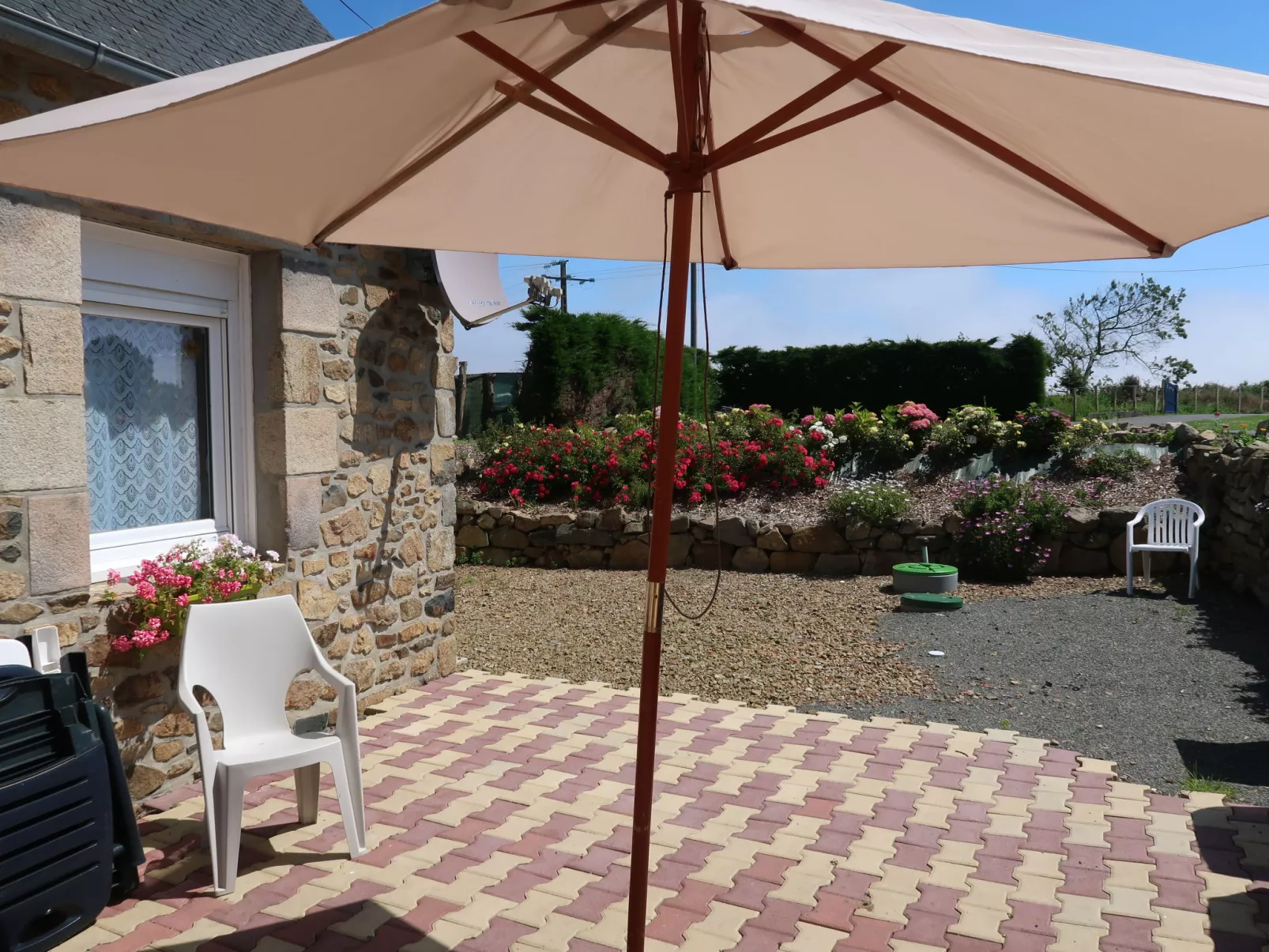 Chez Yvonne-Outside