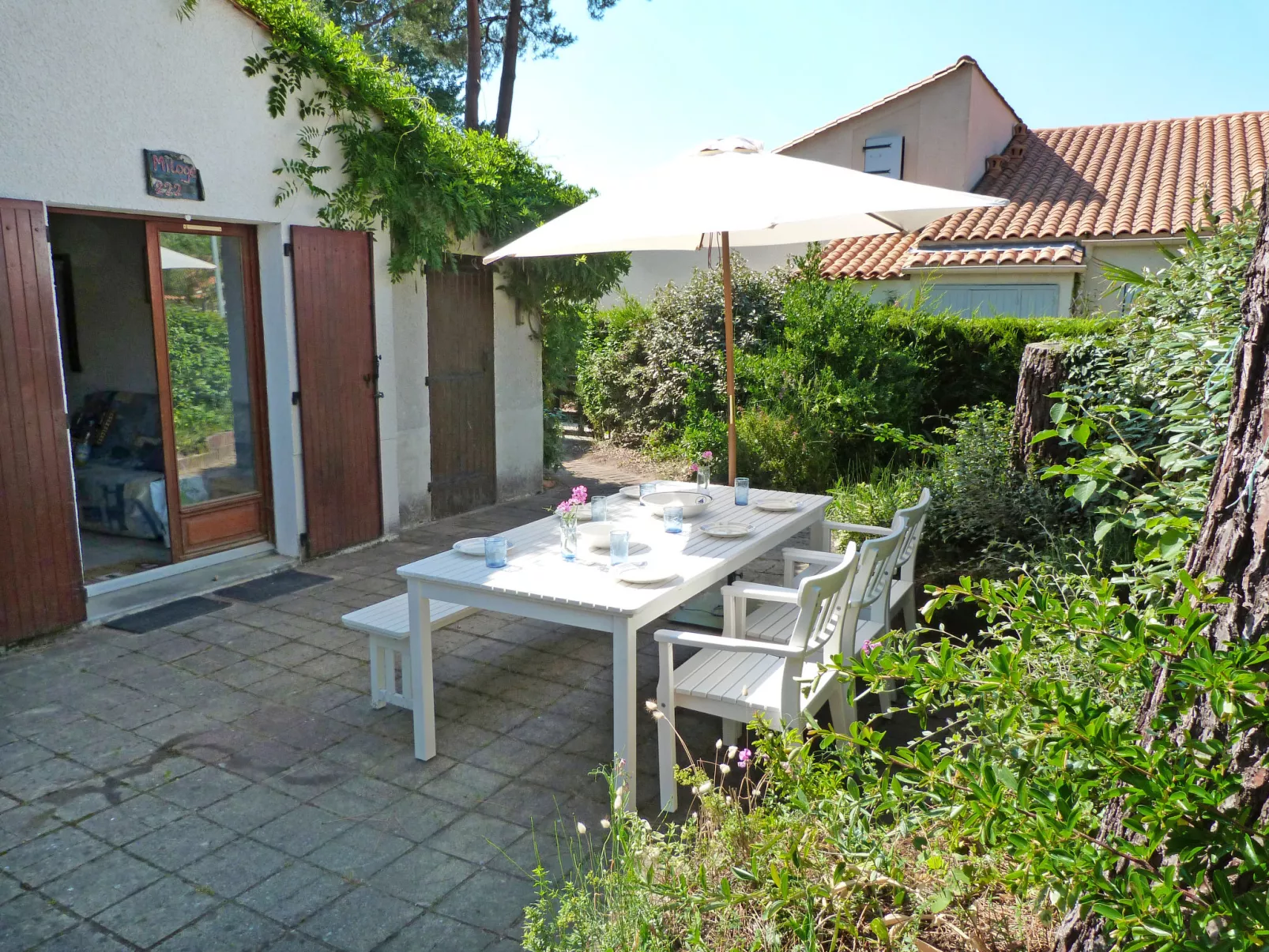 Hameau de Talaris-Outside