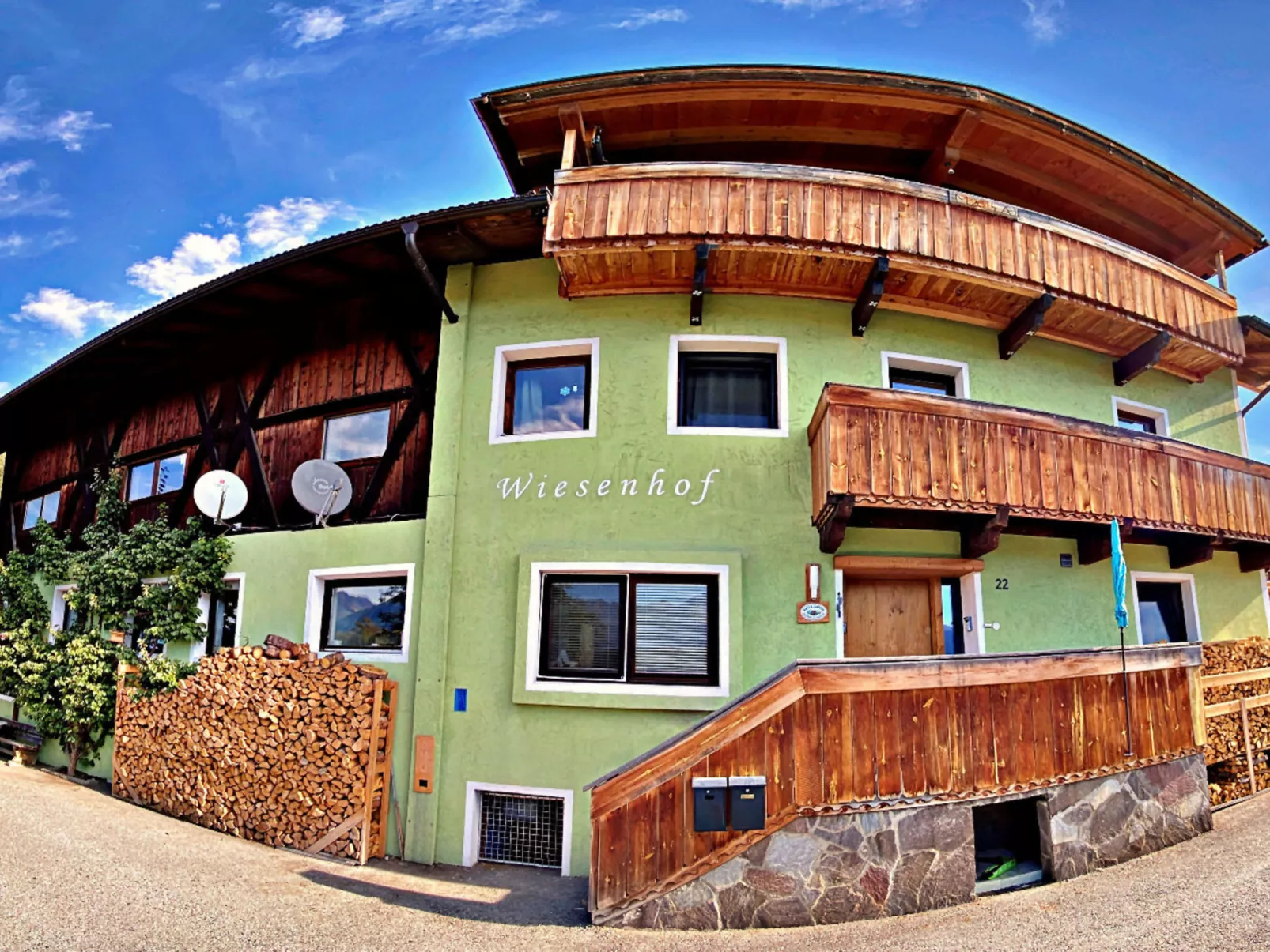 Wiesenhof-Outside