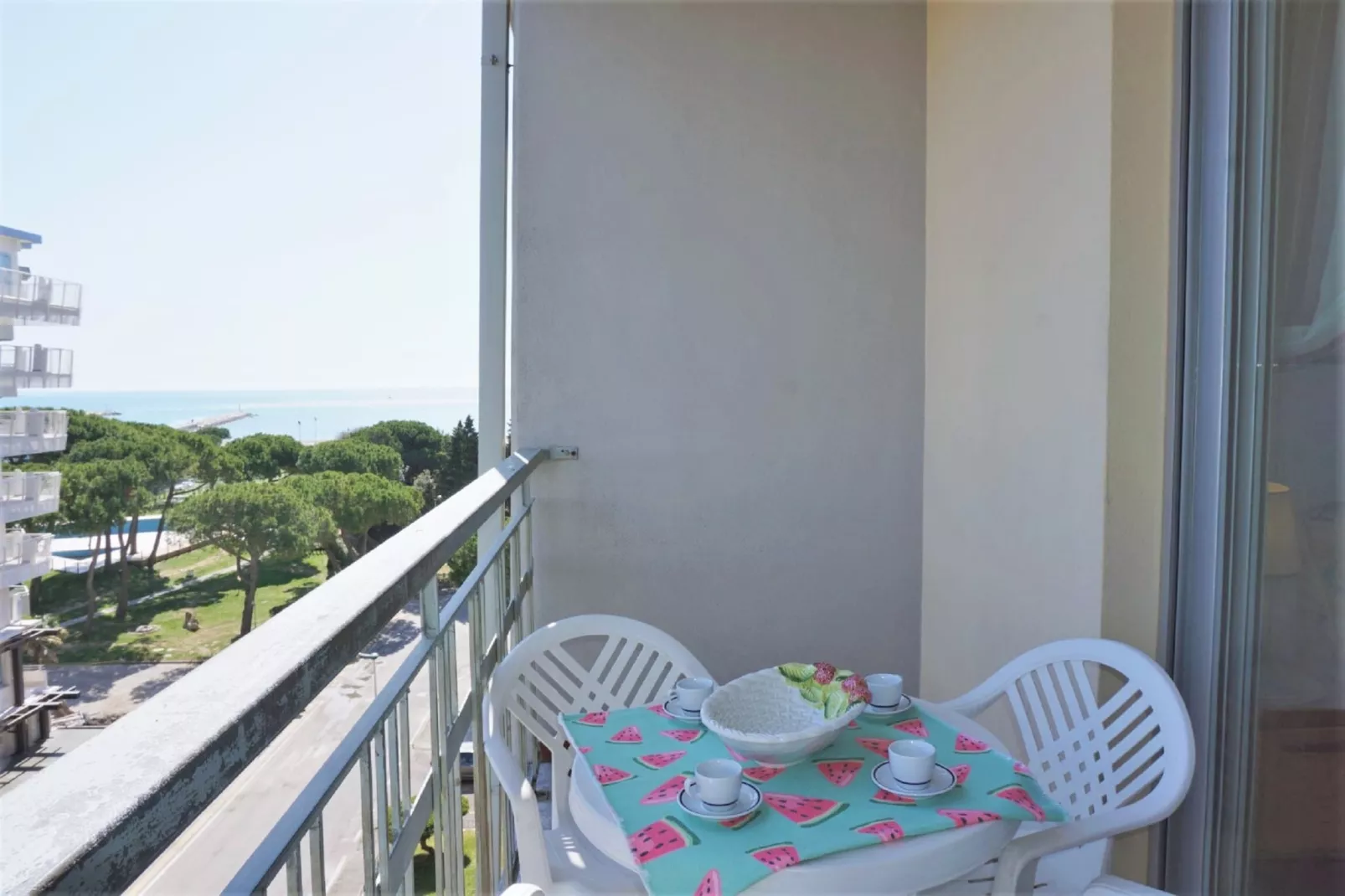 Bora 16H-Terrace balcony
