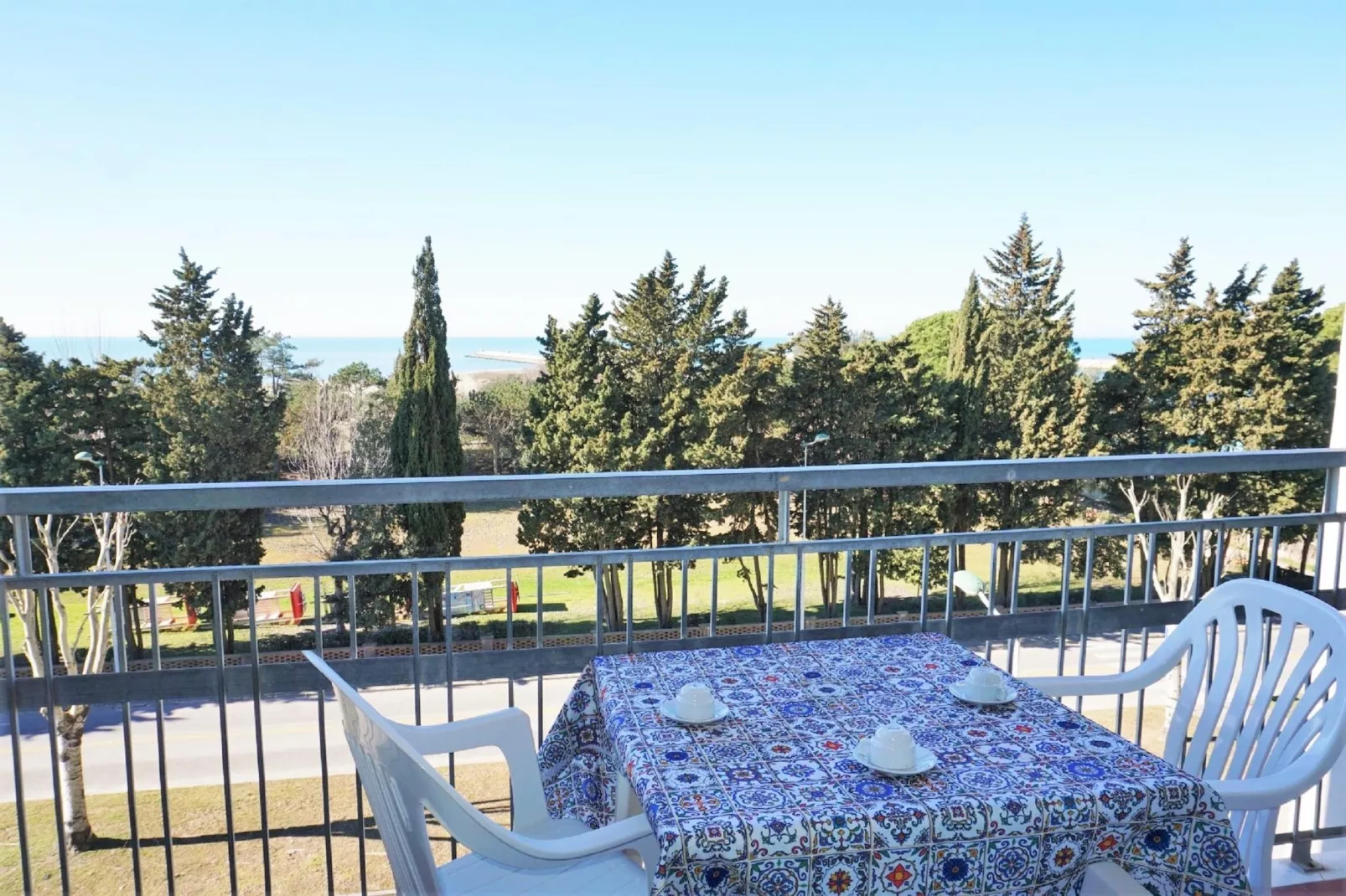 Bora 12C-Terrassenbalkon