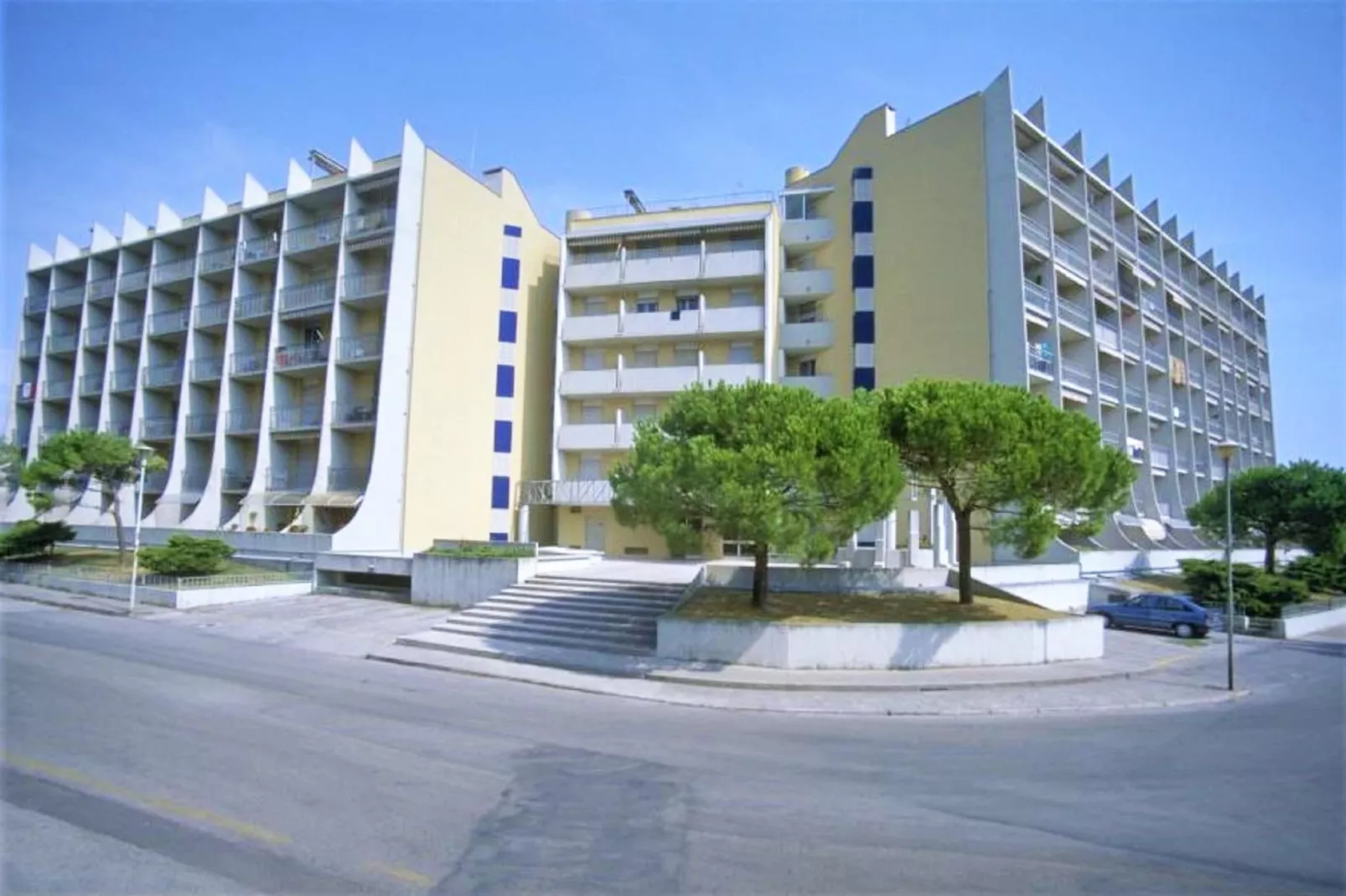 Bora 12C-Terrassenbalkon