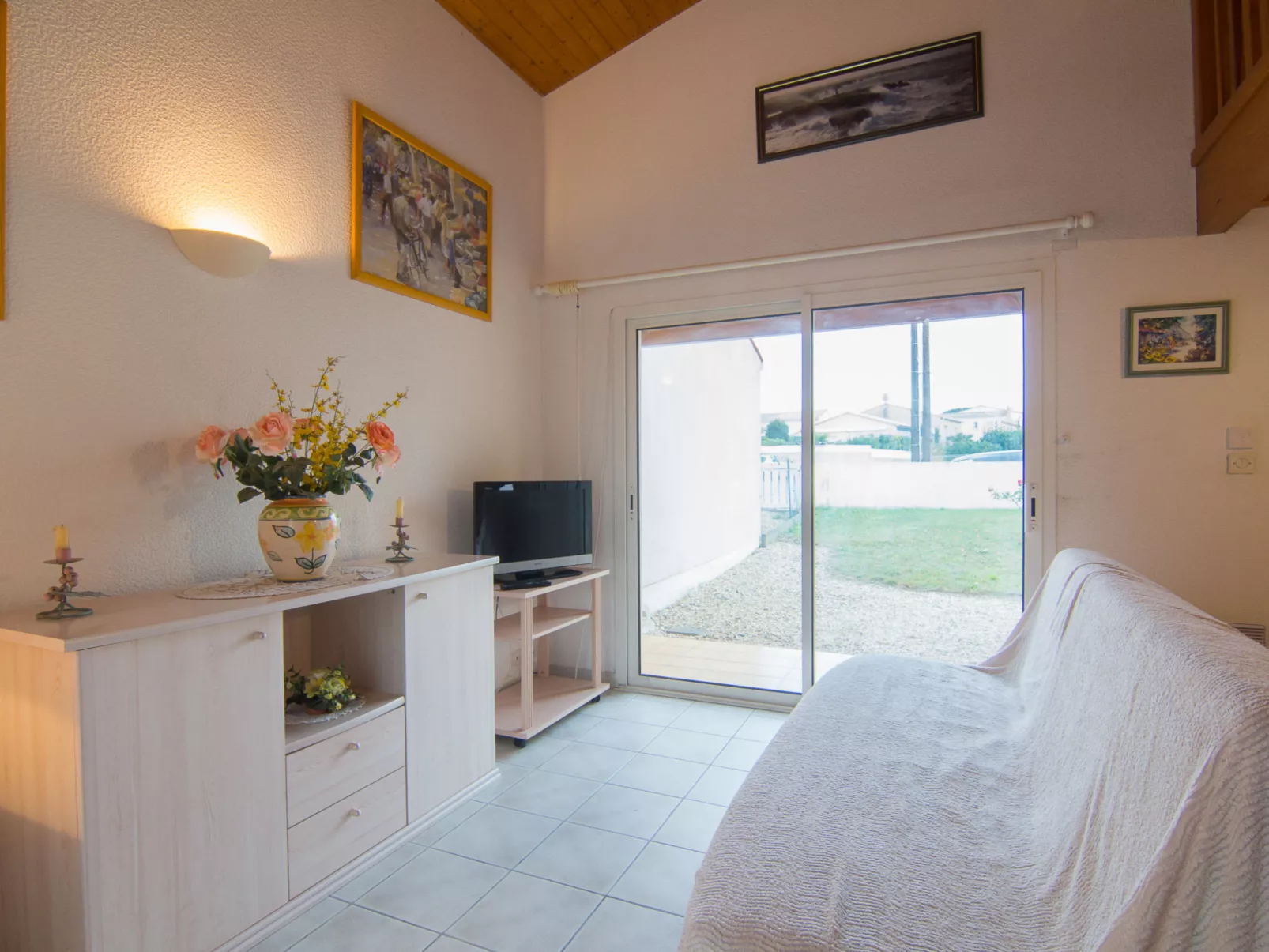 Brive 2-Inside