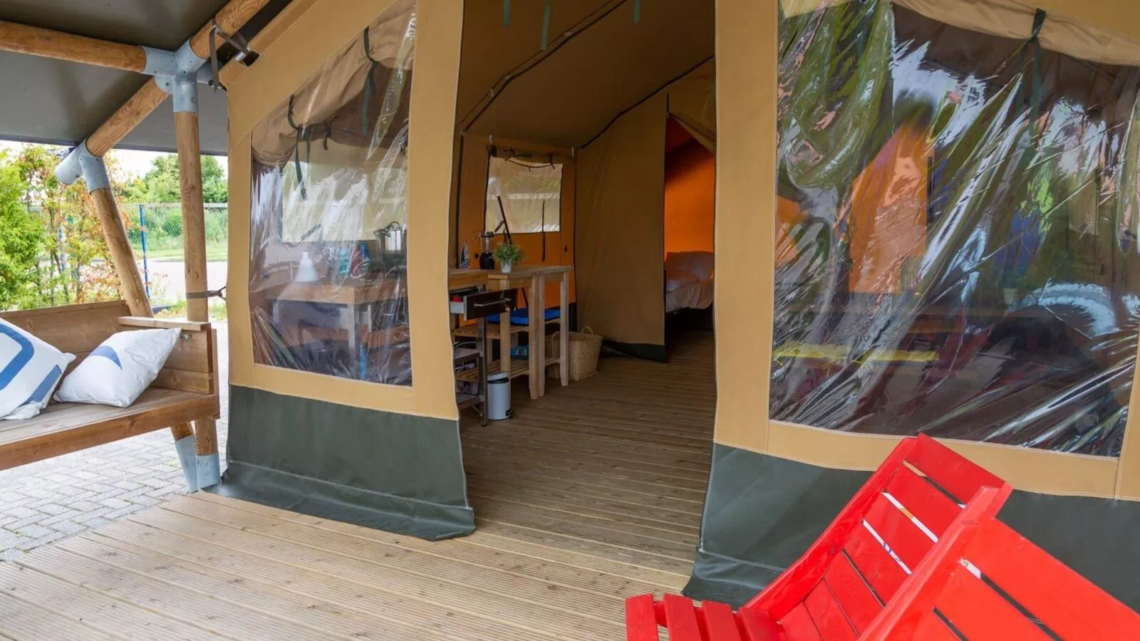 Safaritent in Heeg-Terrassenbalkon