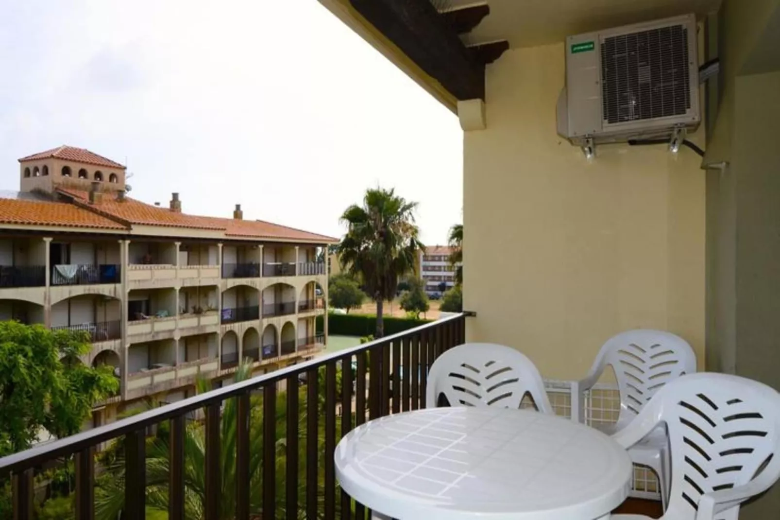Appartements à L'Estartit-Exterior summer