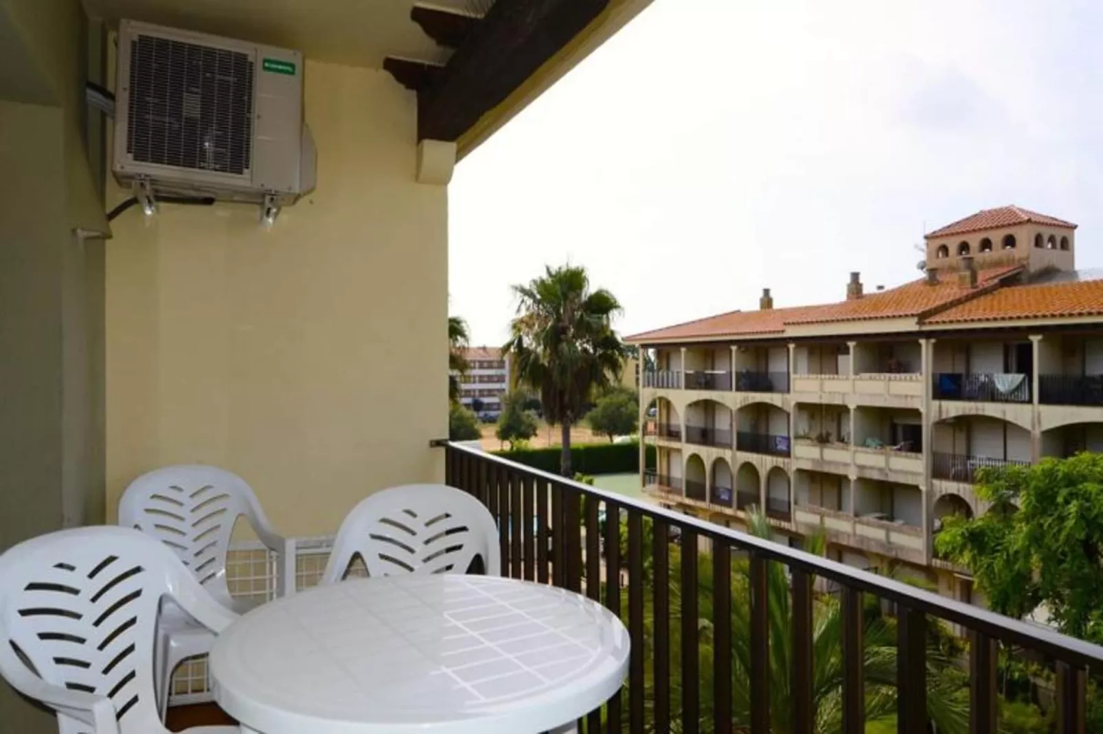 Appartements à L'Estartit-Exterior summer