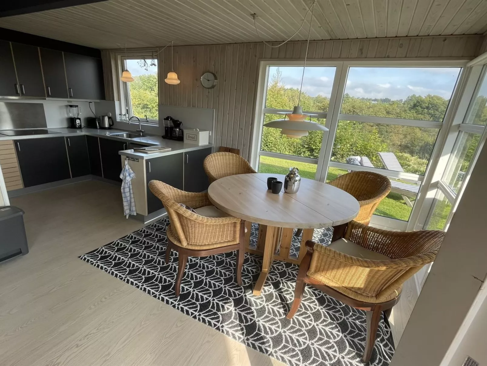 "Asmod" - 450m from the sea-Drinnen