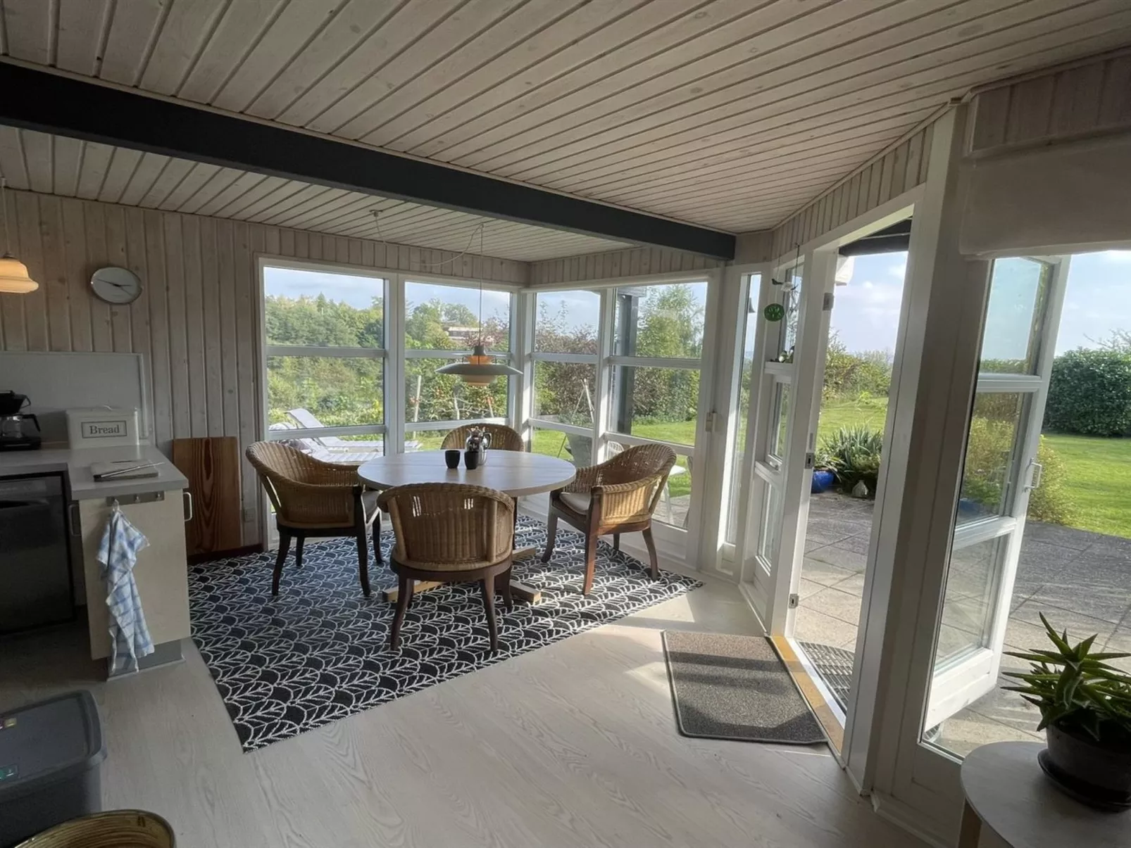 "Asmod" - 450m from the sea-Drinnen