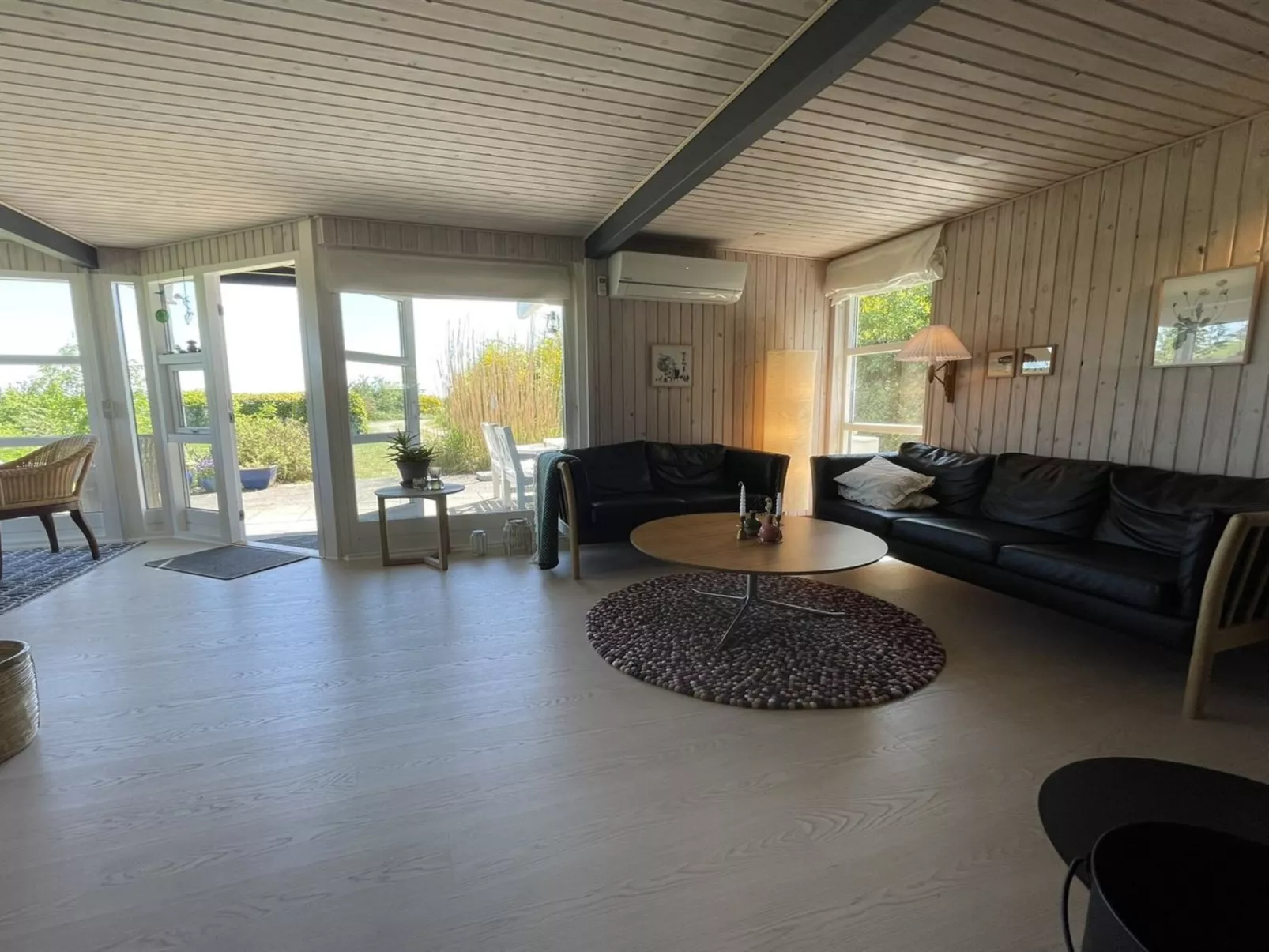 "Asmod" - 450m from the sea-Drinnen
