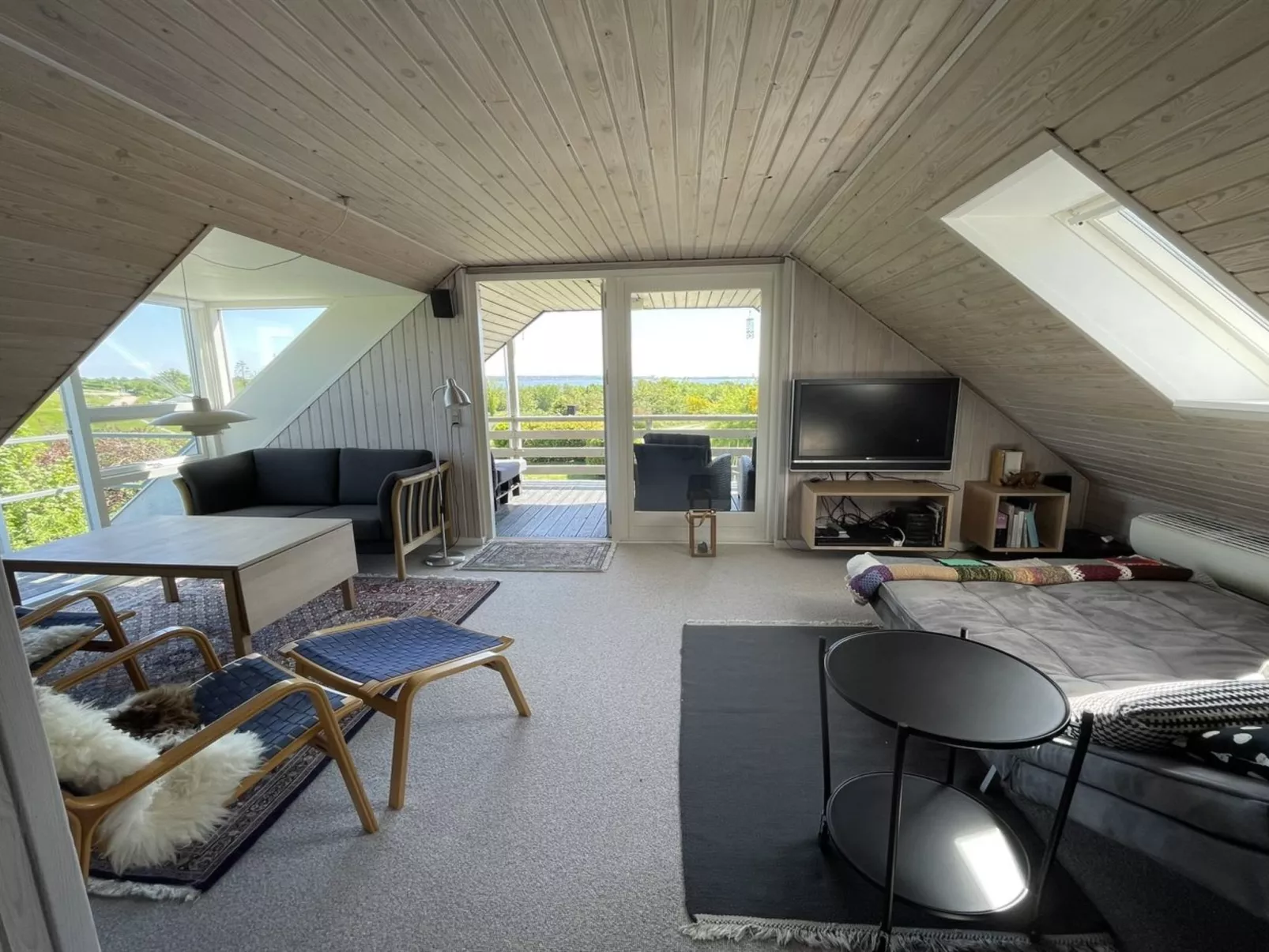 "Asmod" - 450m from the sea-Drinnen
