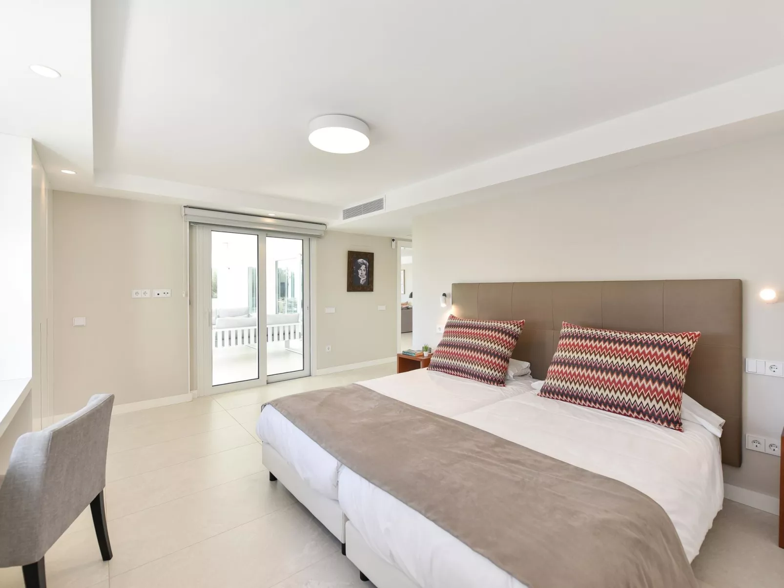 Oasis Serenity-Inside