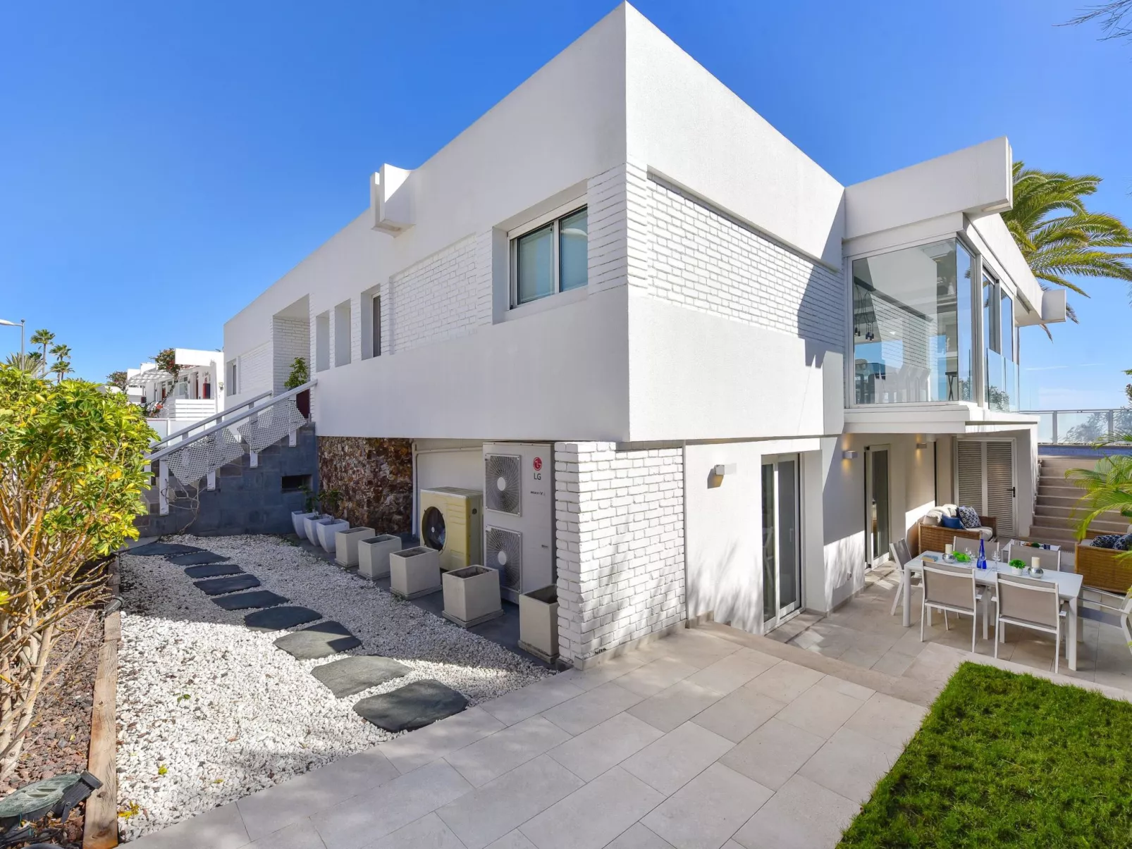 Oasis Serenity-Outside