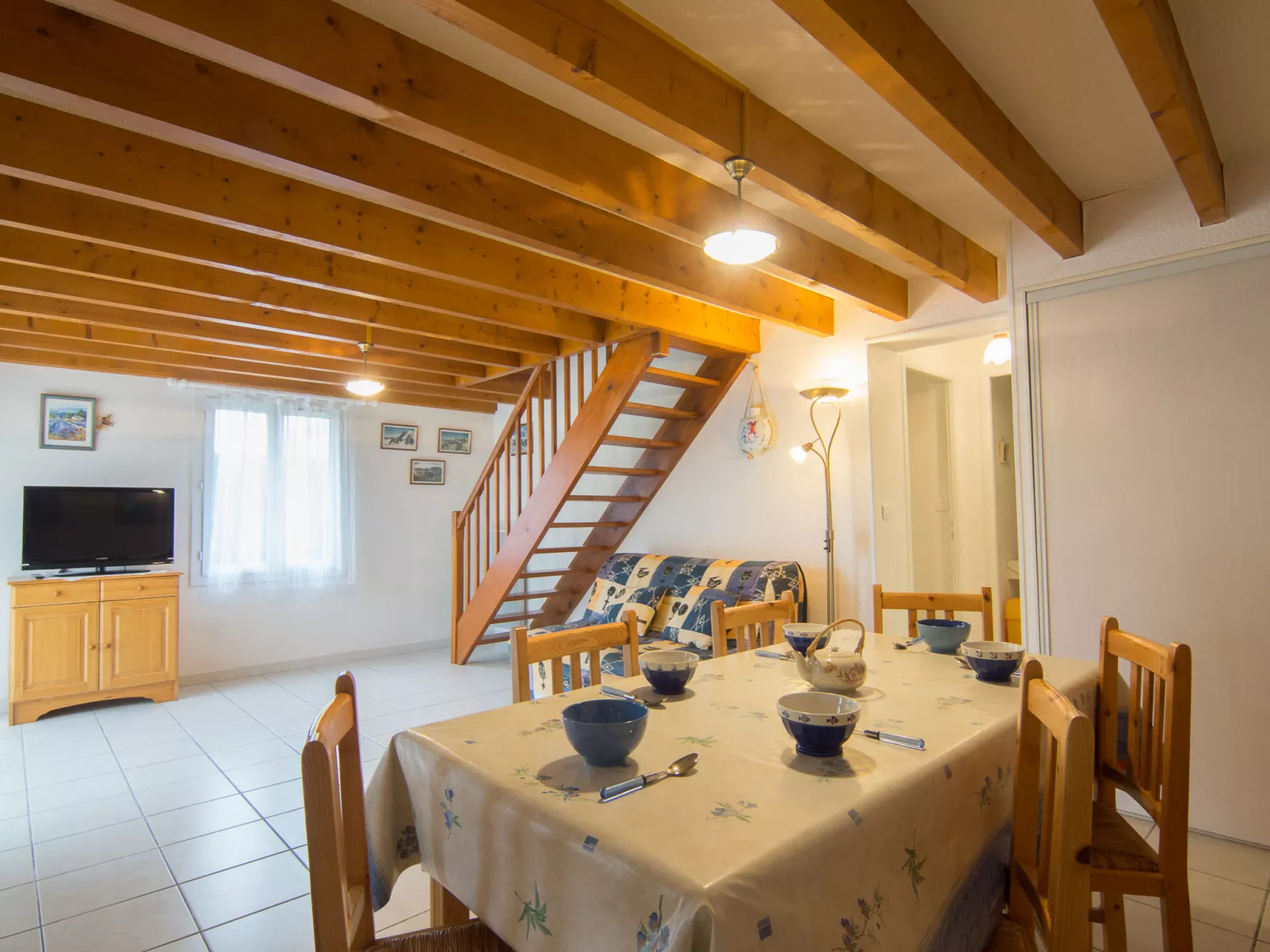 Brive 1-Inside