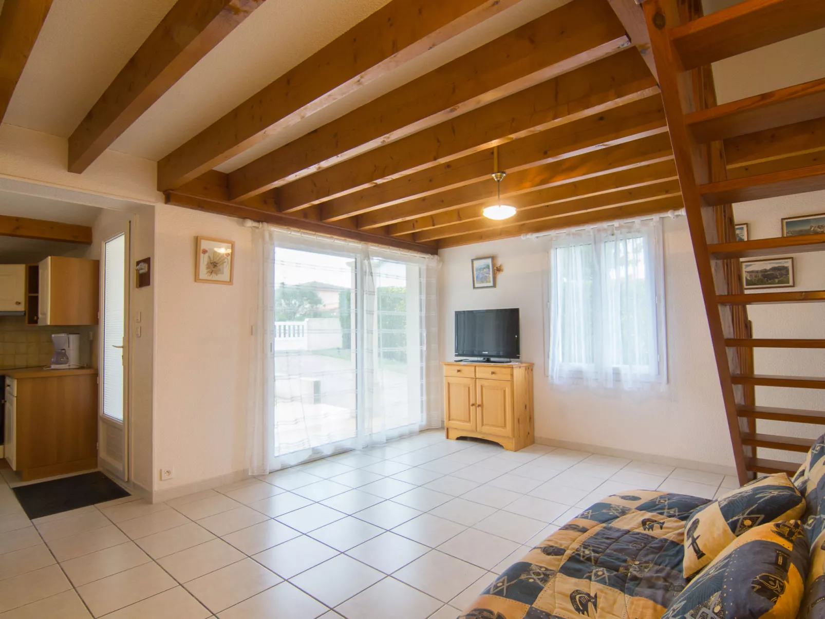 Brive 1-Inside
