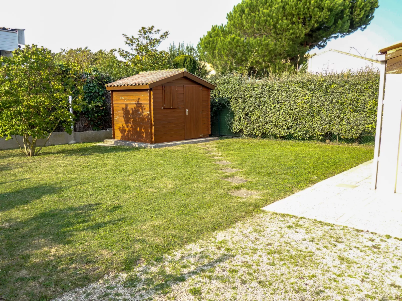 Brive 1-Outside